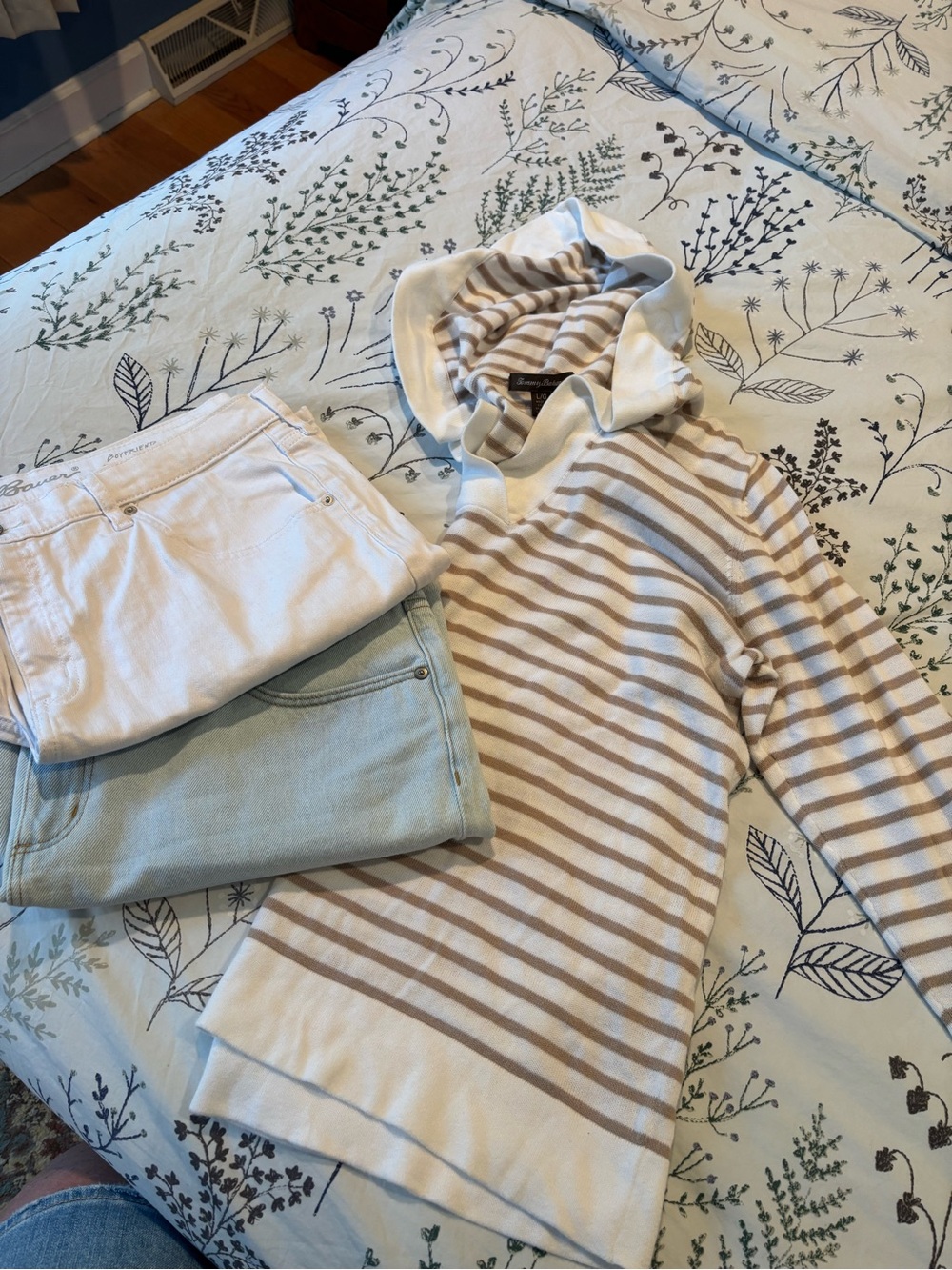 Tommy Bahama Striped Hooded sweater in Cream and Tan & 2 pair of shorts